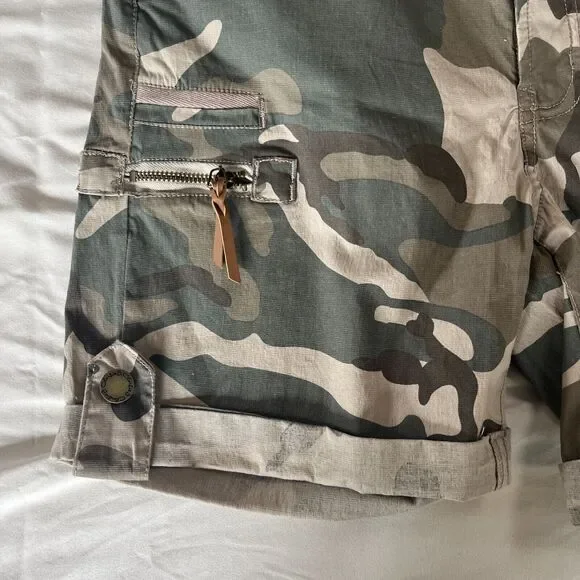 CHARLIE B Cuffed Cargo Shorts Green Tan Camo Zipper Pockets Womens 28 Waist - Picture 9 of 11